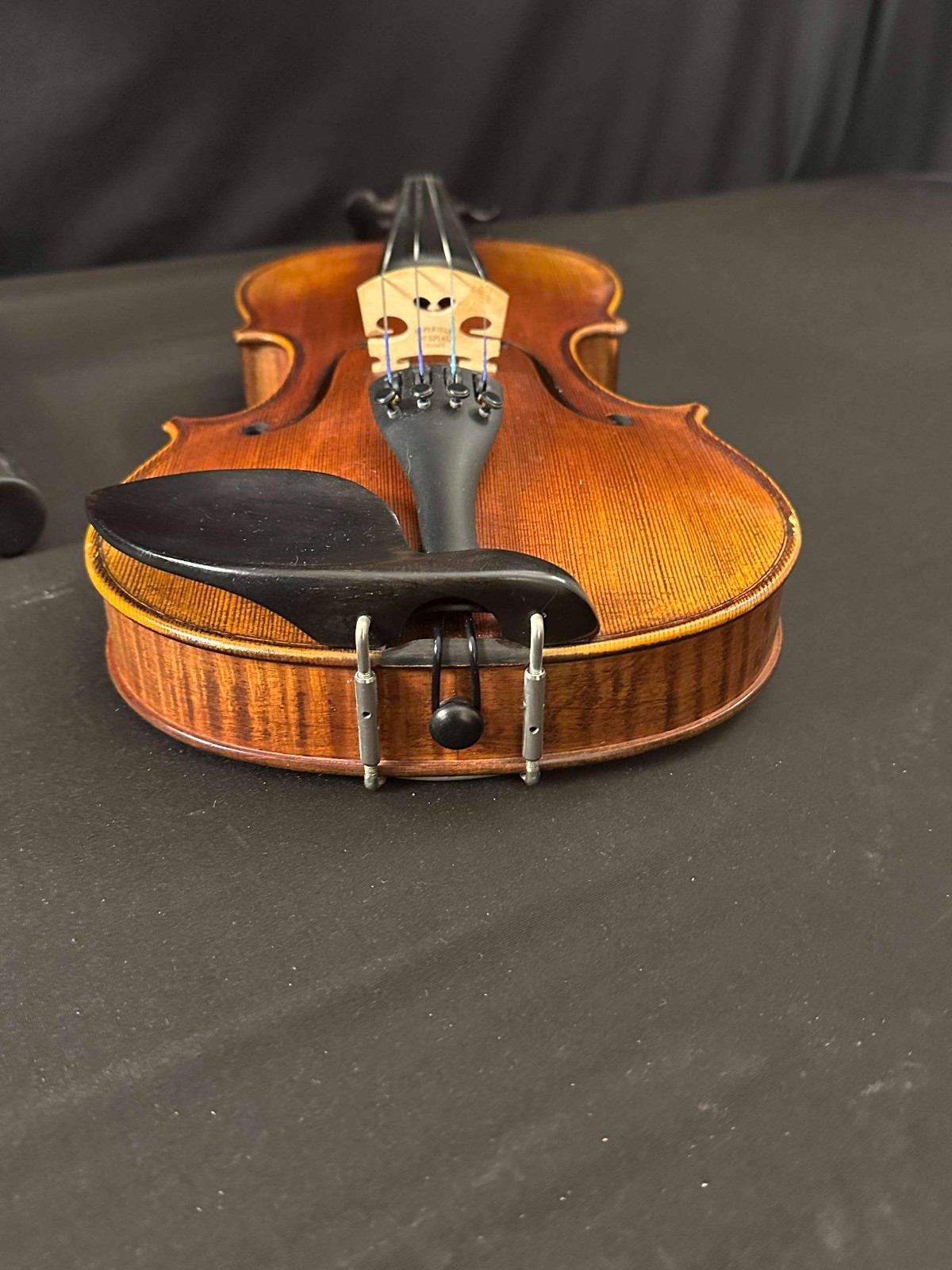 Mandarin Strings YM06 Full Size Violin Outfit with new bow and case hygrometer - Image 11