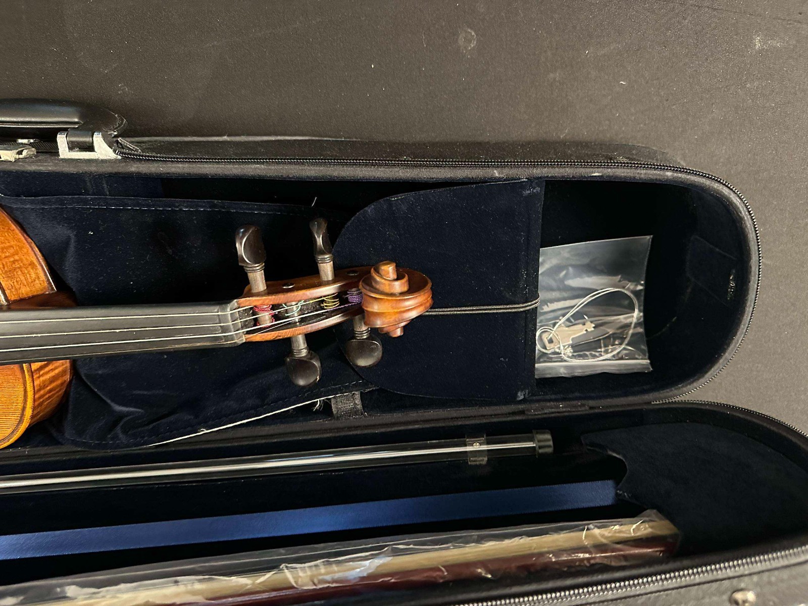 Mandarin Strings YM06 Full Size Violin Outfit with new bow and case hygrometer - Image 18