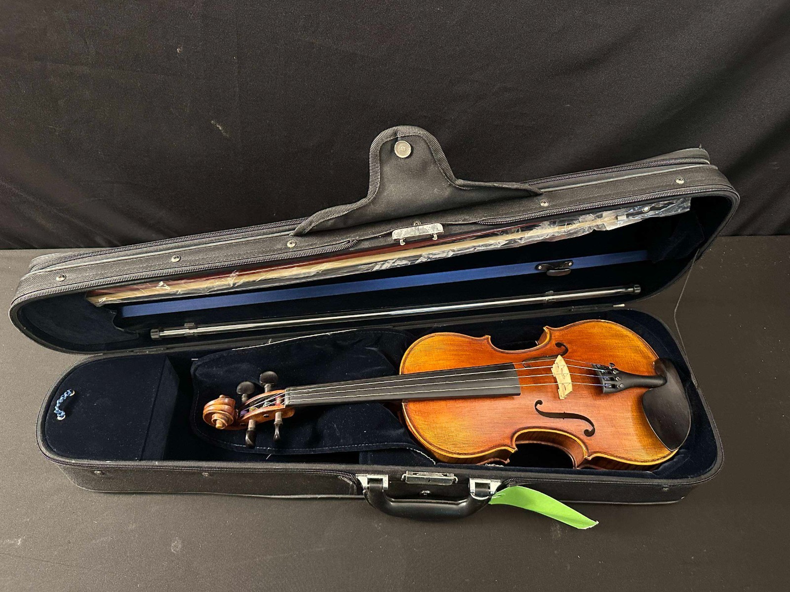 Mandarin Strings YM06 Full Size Violin Outfit with new bow and case hygrometer - Image 19