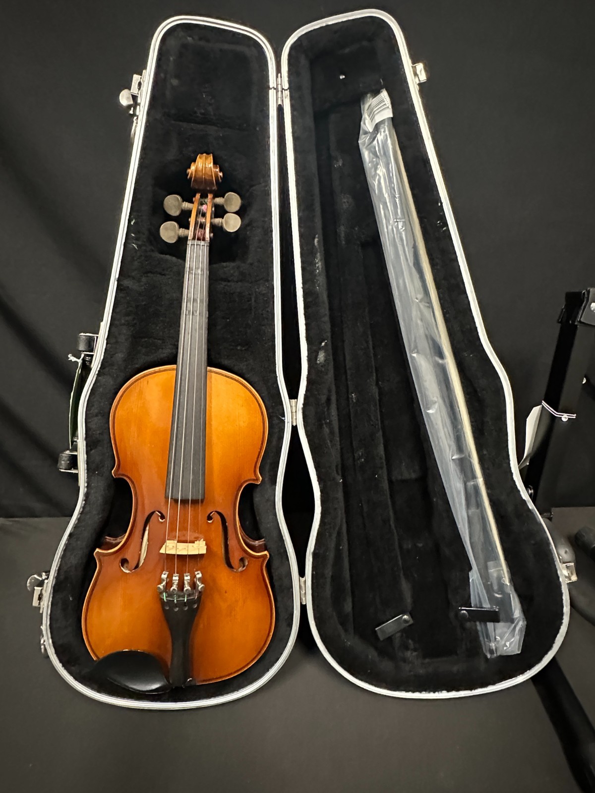 Suzuki Kiso No. 7 1/2 size Violin Outfit, made in Japan, comes w/ rosin, new bow - Image 5
