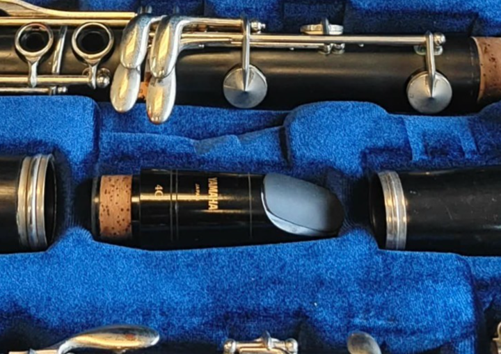 Buffet B12 Student Clarinet with mouthpiece and zipper case, ready to play! - Image 3