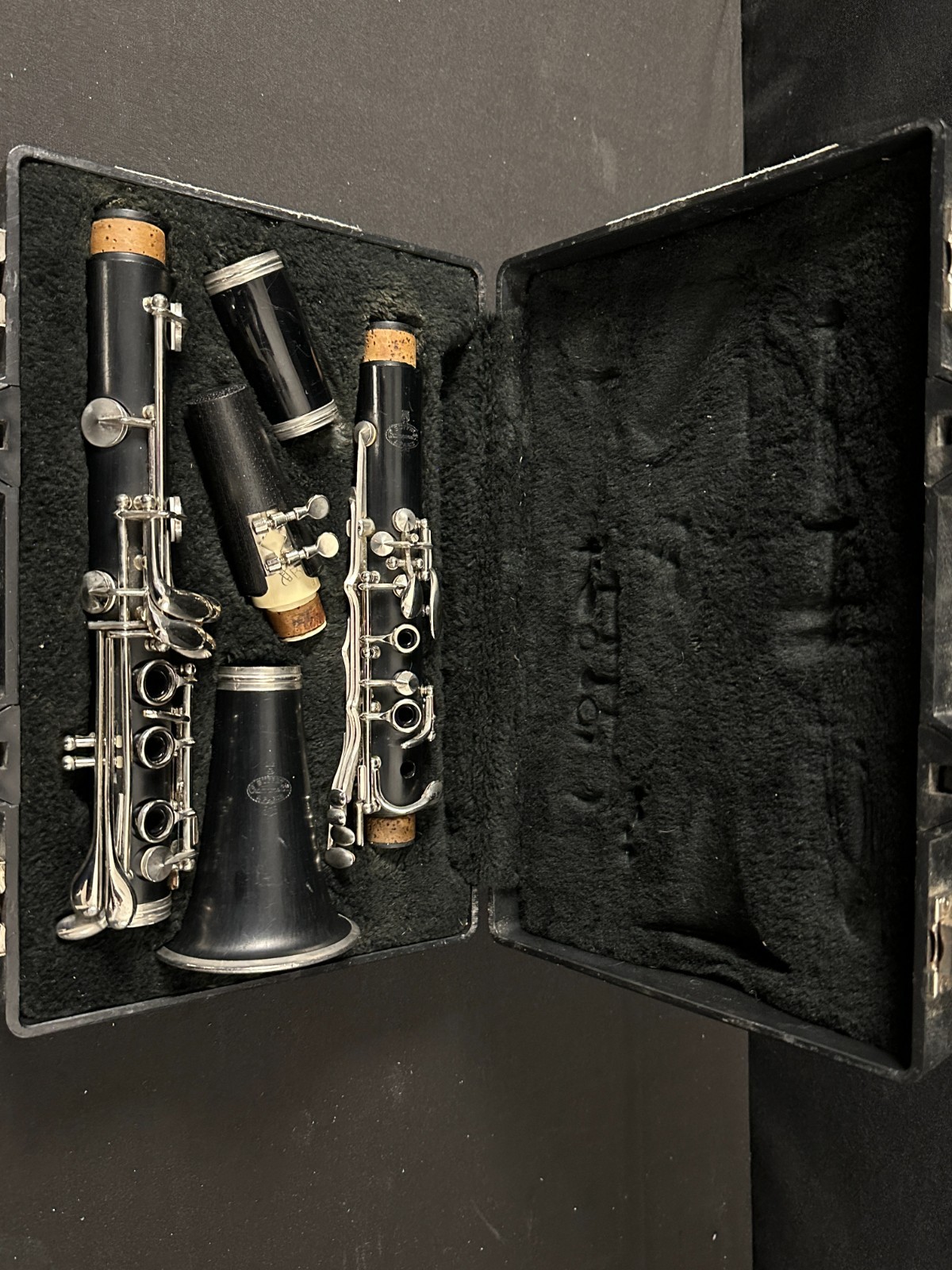 Buffet Plastic Student Clarinet comes with Brilhart mouthpiece, case w/latches - Image 16