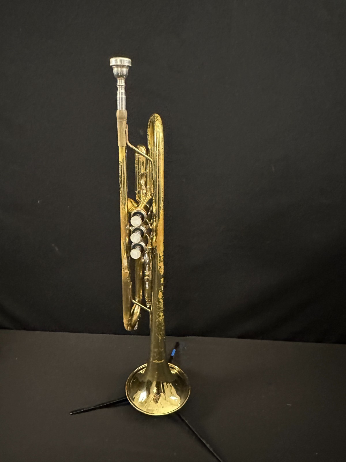 Allora Student Trumpet with Bach 3C Mouthpiece and black zippered case - Image 3