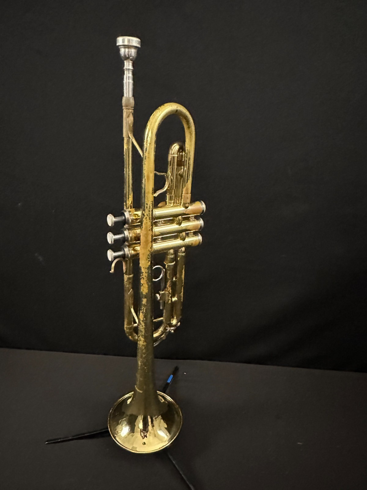 Allora Student Trumpet with Bach 3C Mouthpiece and black zippered case - Image 4