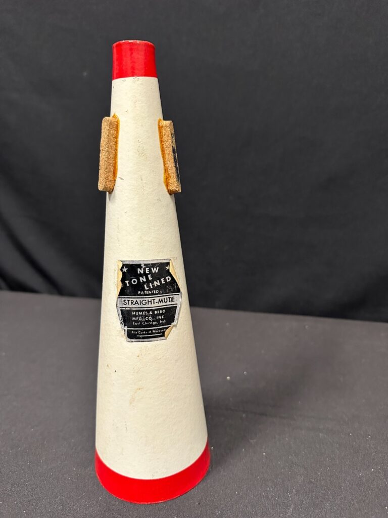 Humes and Berg Stonelined Trombone Straight Mute, red and white, good corks