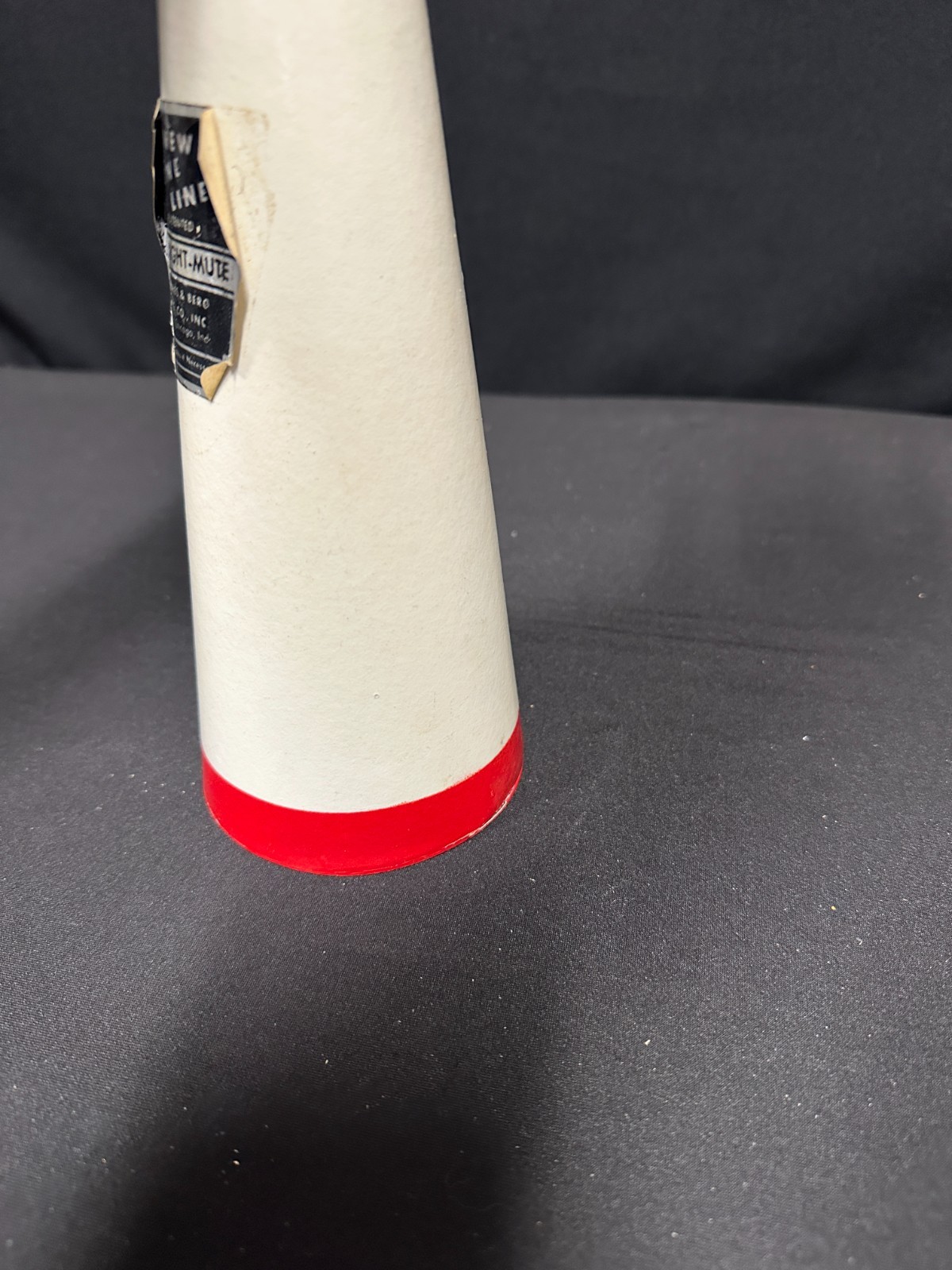 Humes and Berg Stonelined Trombone Straight Mute, red and white, good corks - Image 2