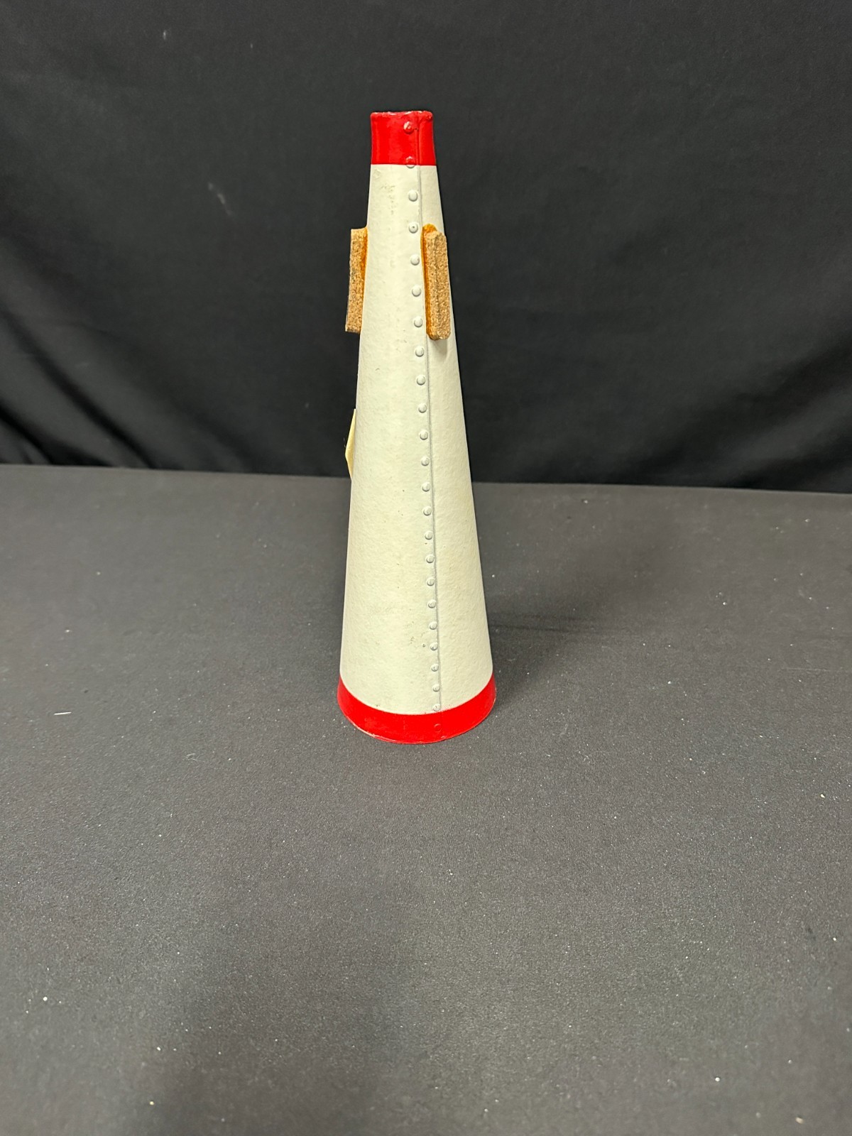 Humes and Berg Stonelined Trombone Straight Mute, red and white, good corks - Image 4