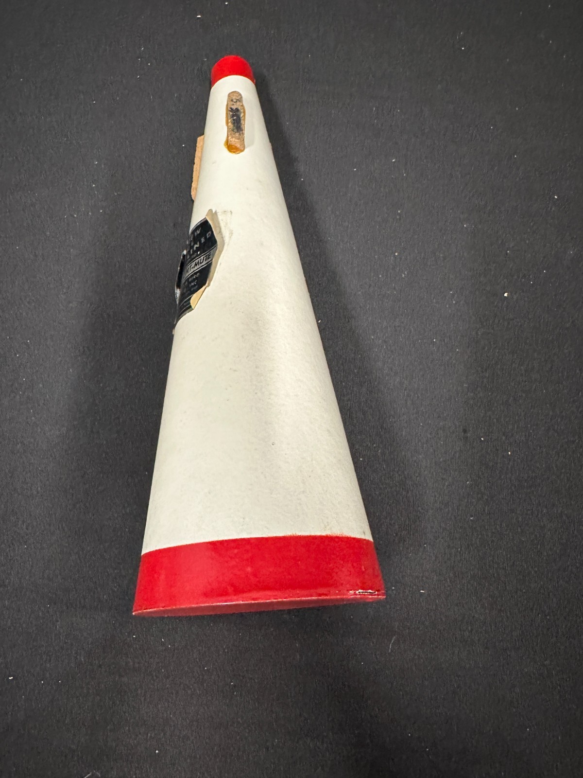 Humes and Berg Stonelined Trombone Straight Mute, red and white, good corks - Image 8