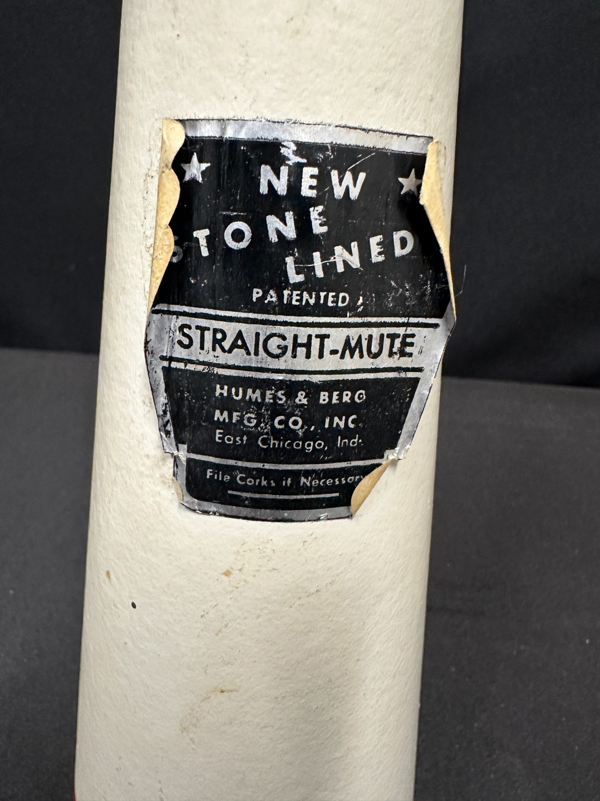Humes and Berg Stonelined Trombone Straight Mute, red and white, good corks - Image 9