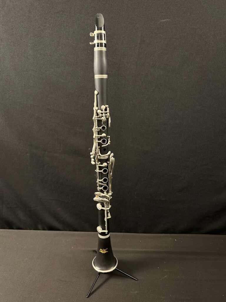 Jean Paul Student Clarinet comes with mouthpiece and Selmer hard case