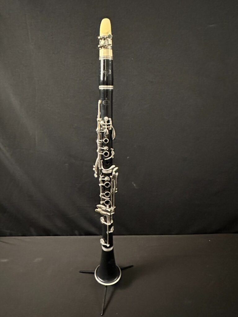 Buffet Plastic Student Clarinet comes with Brilhart mouthpiece, case w/latches