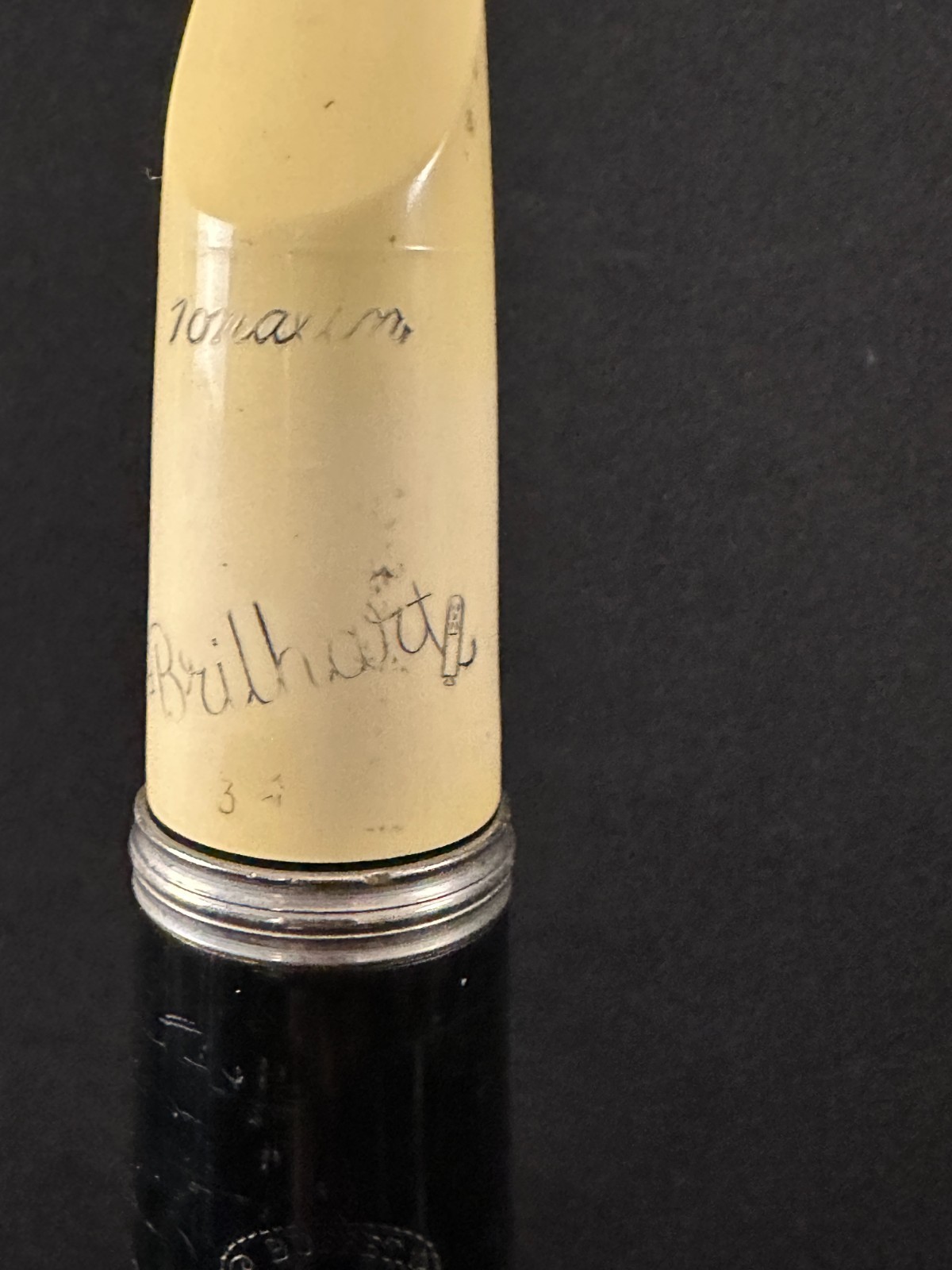Buffet Plastic Student Clarinet comes with Brilhart mouthpiece, case w/latches - Image 3